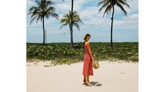 8 tips για να ντυθείς όταν έχει καύσωνα