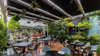 Το restaurant-bar «The Albion» θα γίνει ο απόλυτος προορισμός σου (και φέτος)!