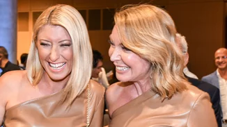 Σία Κοσιώνη και Τατιάνα Στεφανίδου | Φόρεσαν το ίδιο φόρεμα στην παρουσίαση προγράμματος του ΣΚΑΪ