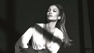 H Jennifer Lopez εξηγεί γιατί στα 50 της διανύει την καλύτερη φάση της ζωής της