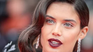 Ο Οκτώβριος είναι για σκούρα κραγιόν | Δες εδώ ποιο είναι το ιδανικό για εσένα