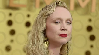 Γιατί η εμφάνιση της Gwendoline Christie στα Emmy έγινε viral;