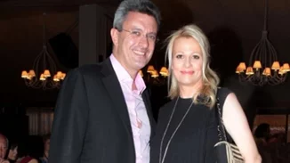 Νίκος Χατζηνικολάου | Φωτογραφίζει την κόρη του ενώ διαβάζει