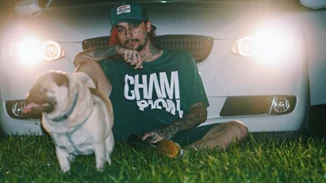 Δες τον Sin Boy πριν πέντε χρόνια ως μουσική «ανακάλυψη» πασίγνωστου τραγουδιστή!