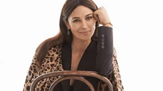 Τα έκοψε κοντό καρέ | Η Monica Bellucci αποχωρίστηκε το σήμα κατατεθέν της