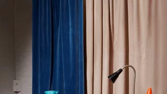 Τα πιο stylish sneakers της σεζόν και πώς θα τα φορέσεις με τα 1990s σύνολά σου