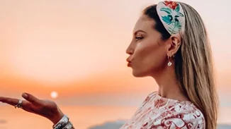 Αθηνά Οικονομάκου | Το τέλειο look σε αγώνα τένις και η στήριξή της στον Στέφανο Τσιτσιπά (φωτογραφίες)