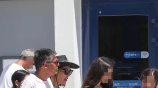 Τατιάνα Στεφανίδου - Νίκος Ευαγγελάτος | Χαλαρή βόλτα με την πανύψηλη κόρη τους, Λυδία (νέες pics)