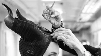 Angelina Jolie | Δες την σε ένα εντυπωσιακό βίντεο να μεταμορφώνεται σε Maleficent