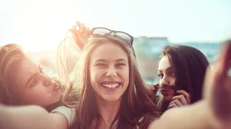 Είσαι 20+; Ορίστε ποια κρέμα πρέπει να βάζεις στο πρόσωπό σου