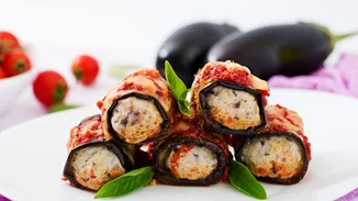 Συνταγή για ρολάκια μελιτζάνας γεμιστά με κοτόπουλο