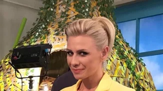 Πρεμιέρα για την Κατερίνα Καραβάτου | Τι φόρεσε;