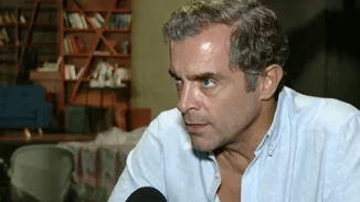 Κωνσταντίνος Μαρκουλάκης | Μιλά για όλα! Το «Λόγω Τιμής», η ηλικία του & η ευτυχία που άργησε να έρθει στη ζωή του