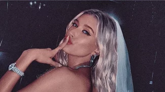 Το τέλειο νυφικό χτένισμα της Hailey Baldwin Bieber | Από εμάς είναι ΣΟΥΠΕΡ ΝΑΙ!