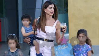 Σταματίνα Τσιμτσιλή | Για ψώνια με τα παιδιά της! Όλες οι φωτογραφίες