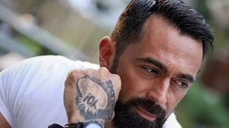 ΒΟ | Είναι ερωτευμένος με εντυπωσιακή τραγουδίστρια!