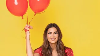 Η Σταματίνα Τσιμτσιλή φόρεσε το τέλειο φόρεμα για να πας προσκεκλημένη σε φθινοπωρινό γάμο