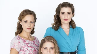 «Άγριες Μέλισσες» | Τα hairlooks των κοριτσιών είναι ό,τι πιο επίκαιρο