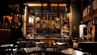 Ο Senios επανασυστήνεται με νέο concept και ρετρό διάθεση