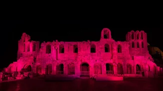 Το Ηρώδειο φωτίστηκε ροζ υπενθυμίζοντας τη σημασία της πρόληψης