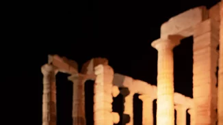 Η Μαίρη Κατράντζου αποχαιρετά τη Σοφία Κοκοσαλάκη