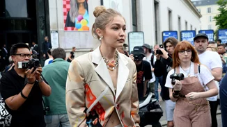 Πώς να φορέσω το κοστούμι το φθινόπωρο; 5 ιδέες από την Gigi Hadid