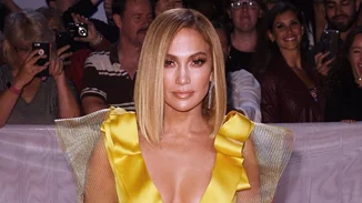 Η JLo βρήκε το τέλειο nude βερνίκι νυχιών και κοστίζει λιγότερο από 10€