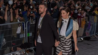 Justin Timberlake - Jessica Biel | Δες πώς αντέδρασαν όταν τους επιτέθηκε φαρσέρ