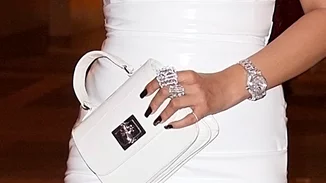 3 celebrities έχουν αυτή τη στιγμή βαμμένα έτσι τα νύχια τους