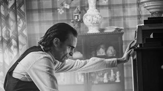 Joaquin Phoenix | Ο «Joker» πόζαρε στο φακό του Νίκου Αλιάγα