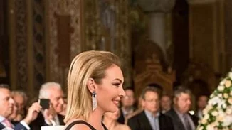 Τατιάνα Στεφανίδου | Έγινε κουμπάρα! Η εντυπωσιακή της εμφάνιση και οι λεπτομέρειες του look