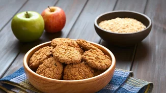 Εύκολα μπισκότα βρώμης με μήλο