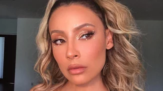 Το μακιγιάζ με κρυστάλλους εκτός από σούπερ hot είναι και πανεύκολο