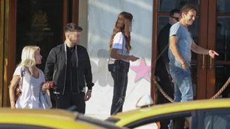 Ελένη Μενεγάκη | Τα στιγμιότυπα από τη δημόσια εμφάνιση με τον Μάκη και τα παιδιά της στο κέντρο της Αθήνας!