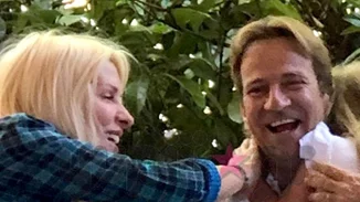 Ελένη Μενεγάκη & Μάκης Παντζόπουλος | Για φαγητό με τη μικρή Μαρίνα | Δείτε τα σπάνια στιγμιότυπα