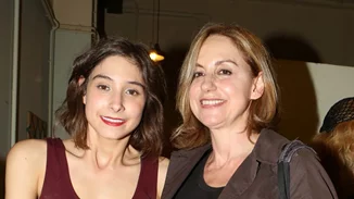 Φωτεινή Αθερίδου | Φωτογραφίζει το νεογέννητο γιο της στην αγκαλιά της μητέρας της (pic)