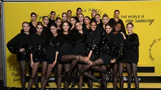 Calzedonia Leg Show |  Tο υπέροχο show στη Βερόνα και το αξεσουάρ-κλειδί που πρέπει να αποκτήσεις