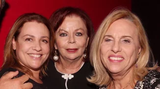 Μαριάννα Τουμασάτου | Με τον αδερφό της στο πλευρό της στη θεατρική της πρεμιέρα (pic)