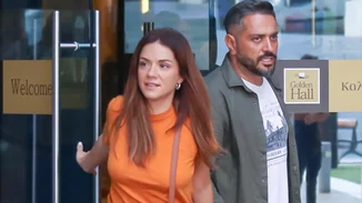 Βόλτα για ψώνια | Δες τι φόρεσε η Βάσω Λασκαράκη σε έξοδο με τον σύζυγό της