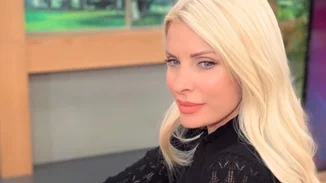 Ελένη Μενεγάκη | Το φόρεμα που την έκανε να φαίνεται ακόμη πιο ψηλή και αδύνατη (pics)