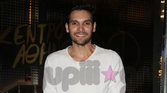 Ιωάννης Αθανασόπουλος | Με ποιους διάσημους φίλους του νυχτοπερπάτησε ο Γιάννος από τις «Άγριες Μέλισσες»;