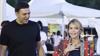 Τζένη Μπαλατσινού | Δες τι φόρεσε για να βγει με τον σύζυγό της (pics)