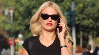 Φαίη Σκορδά | Δες το τέλειο outfit που φόρεσε στη βόλτα της στη Γλυφάδα (pics)