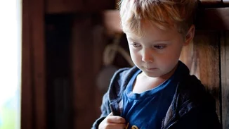 Οι συνεχείς παρατηρήσεις και τιμωρίες κάνουν ένα παιδί να πιστέψει ότι είναι ένα "κακό" παιδί και τελικά να γίνει