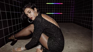 Pepe jeans x Dua Lipa | Σε αυτή τη συλλογή θα βρεις key pieces που θα απογειώσουν το στιλ σου