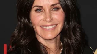 Courteney Cox | Η "μυστική" δουλειά που την έκανε εκατομμυριούχο πολύ πριν τα "Φιλαράκια"