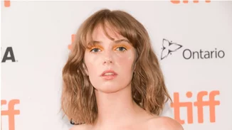 Maya Hawke: Η κόρη του Ethan Hawke είναι style icon