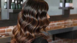 Brown Ale: Το χρώμα που όλες οι μελαχρινές θα θέλουν φέτος το χειμώνα