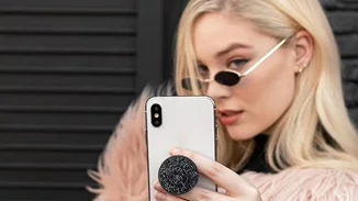 Beauty must have | Το δικό σου phone grip ενυδατώνει τα χείλη;