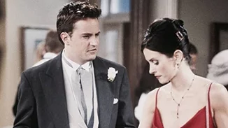 Bi(n)g Reunion | Courtney Cox και Matthew Perry ποζάρουν μαζί 15 χρόνια μετά τα «Φιλαράκια»